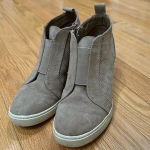 Size 6.5 Tan Heel Sneakers with Zipper